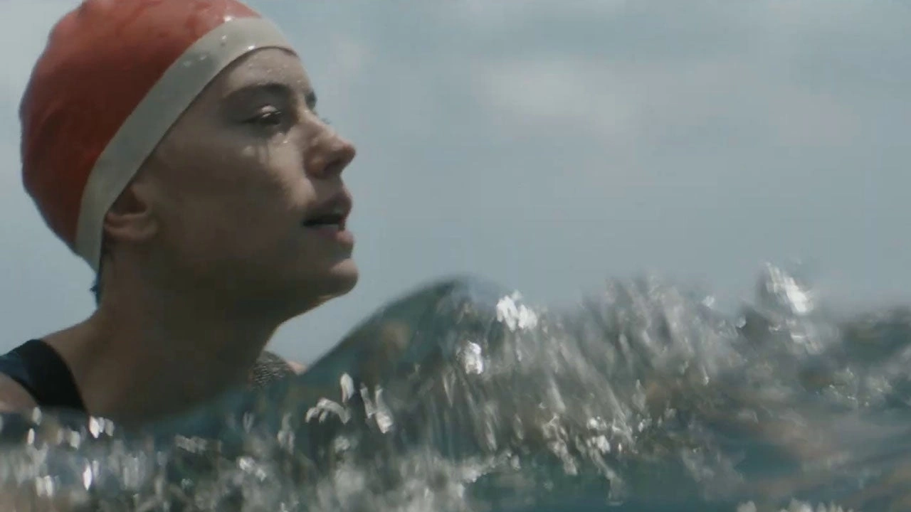 Daisy Ridley swimming in Young Woman and the Sea. 