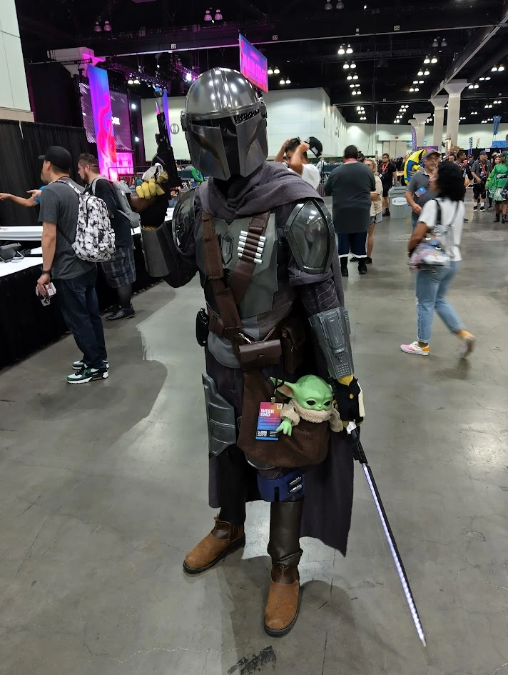 Din Djain from The Mandalorian cosplayer.