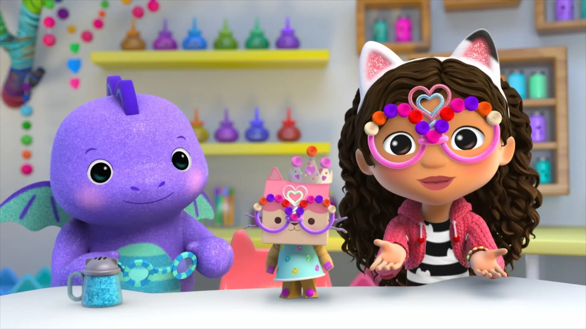 Gabby's Dollhouse S12. (L to R) River Jose as Baby Dragon, Maggie Lowe as Baby Box Cat and Laila Lockhart Kraner as Gabby Girl. Cr. Courtesy of Netflix © 2025