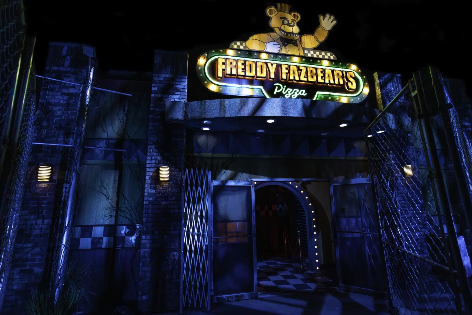 1 Five Nights At Freddys