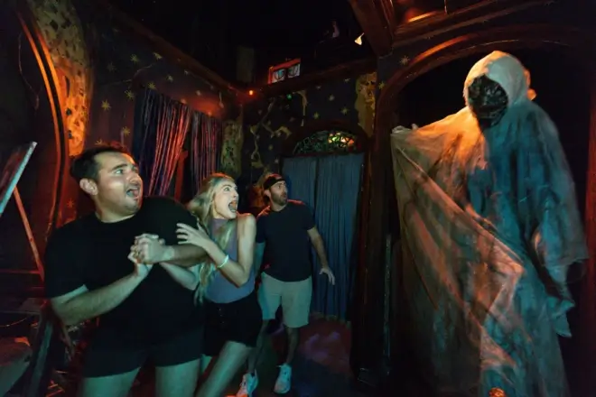 The Ultimate Guide To Halloween Horror Nights Orlando - Houses, Scare Zones, & More