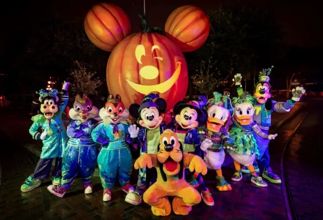 Disneyland Resort Fall Food Guide For Oogie Boogie Halloween & Beyond