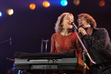 'Song Sung Blue' Hugh Jackman And Kate Hudson Team Up For A Neil Diamond Tribute Band [Trailer]
