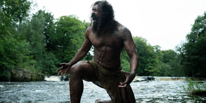 Chi Lewis-Parry crouches screaming in a river in 28 Years Later: The Bone Temple.