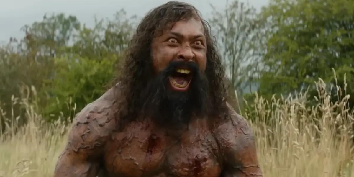 Chi Lewis-Parry screams in a field in 28 Years Later: The Bone Temple.