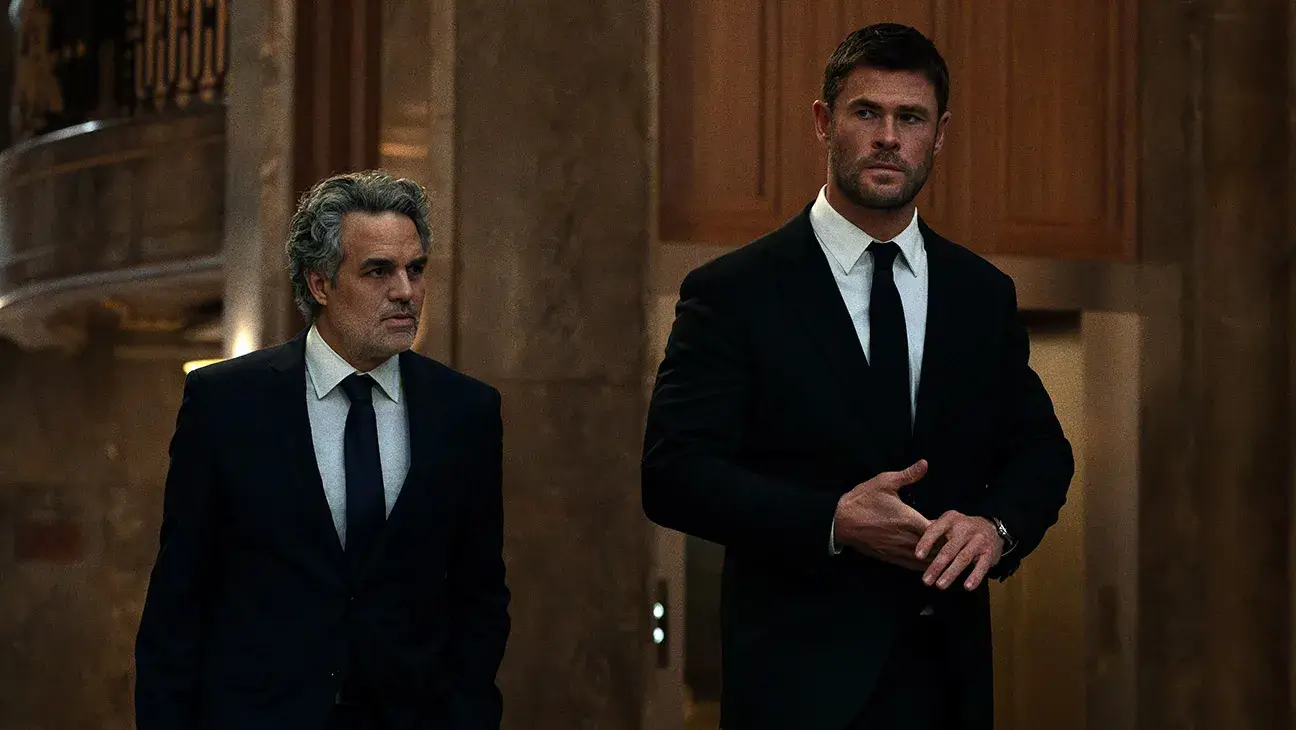 Davis Chris Hemsworth Right And Lou Mark Ruffalo Left In CRIME 101. Photo Credit Dean Rogers H 2026