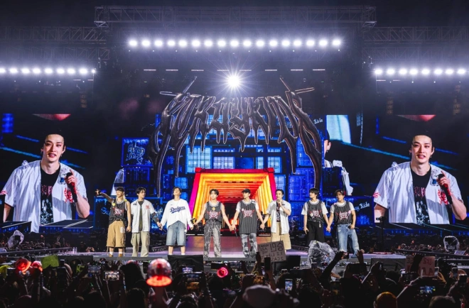 Stray Kids : The dominATE Experience