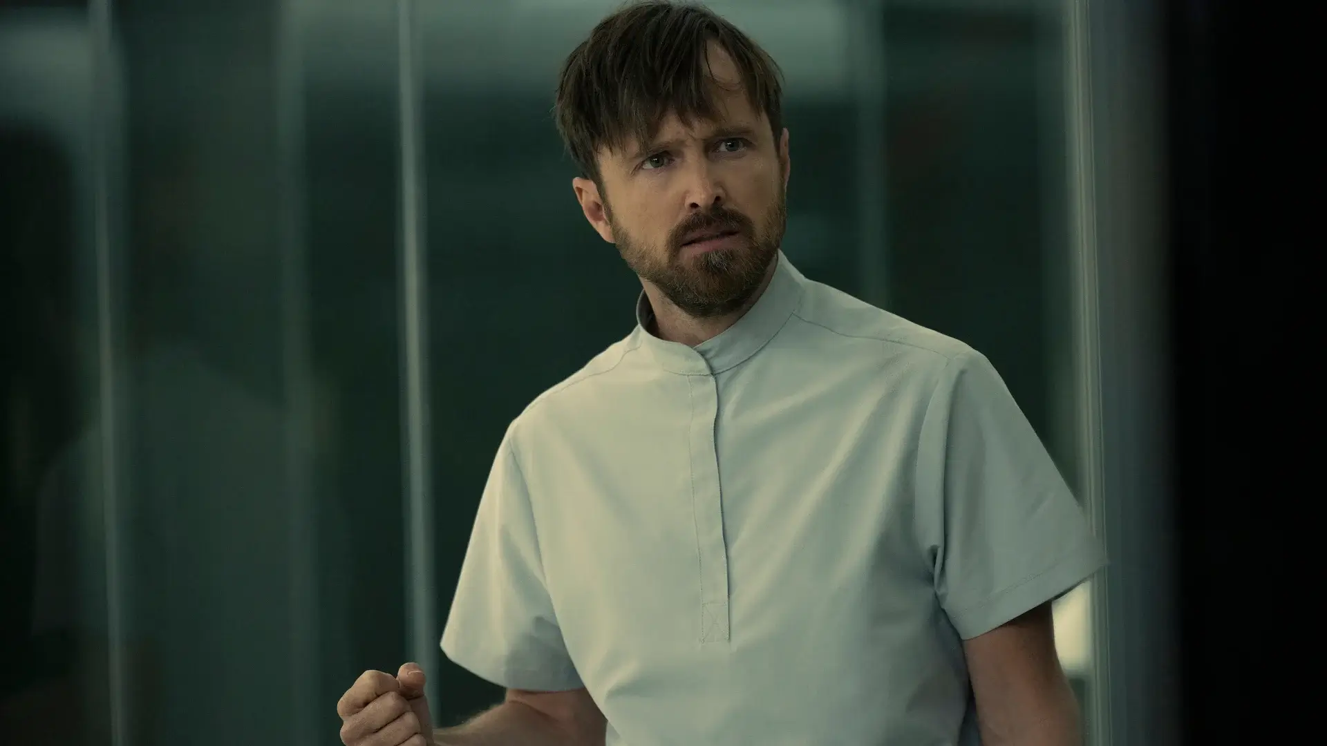 Aaron Paul angrily makes a fist in a sterile setting in Westworld Season 4, Episode 7 - "Metanoia."