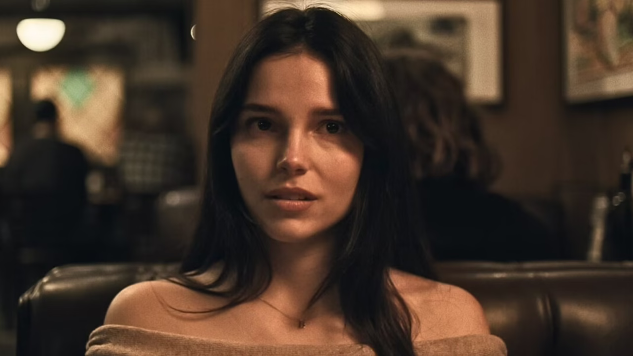 Restaurant scene in Obsession.