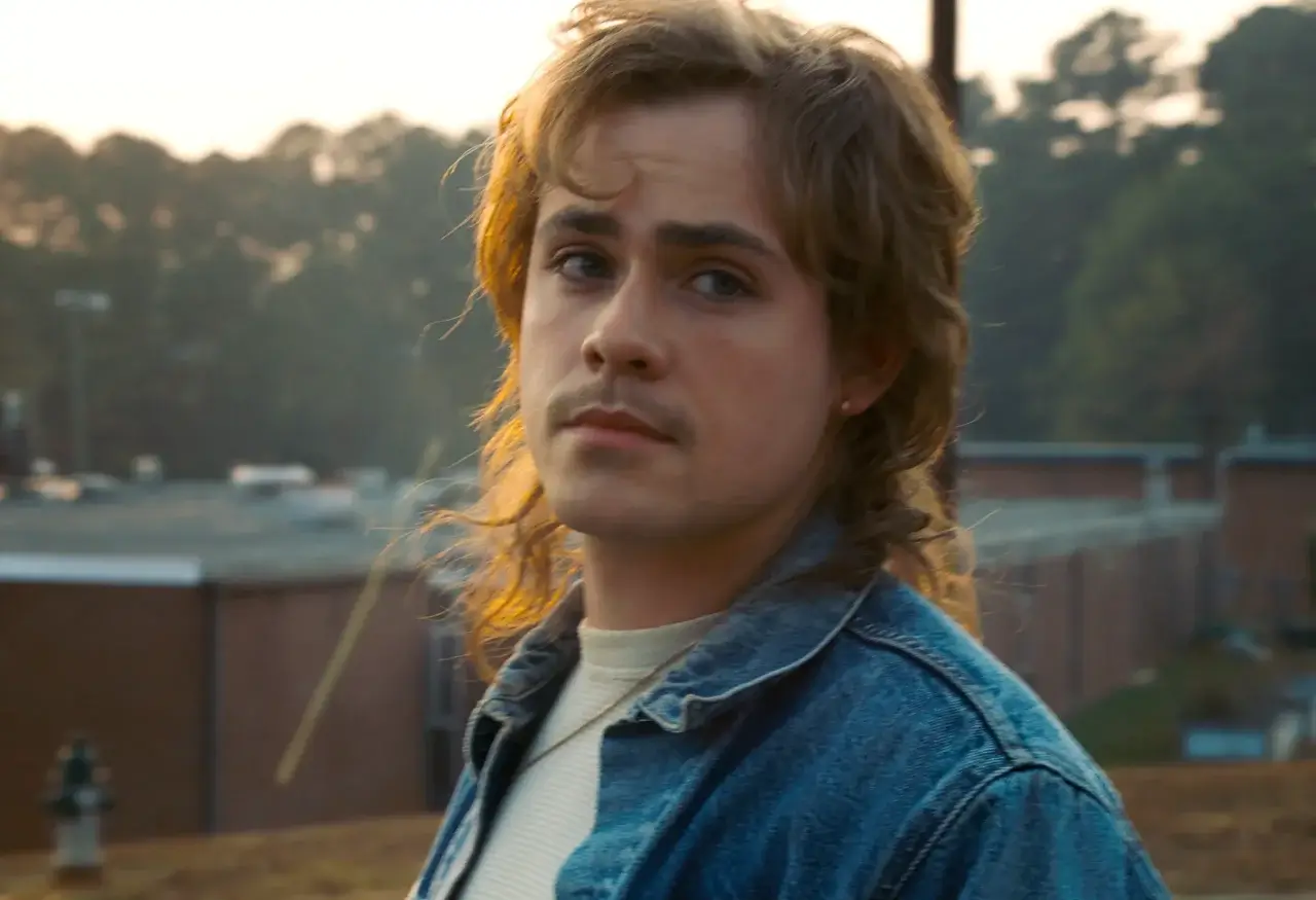 Dacre Montgomery in Stranger Things.