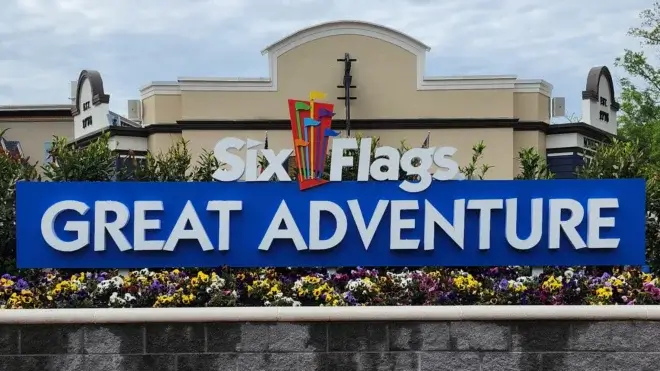 Six Flags Great Adventure's modern logo signage, shown at the park's entrance.
