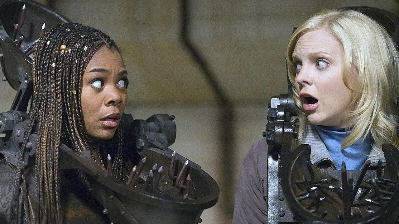 Regina Hall and Anna Faris in Scary Movie 4.