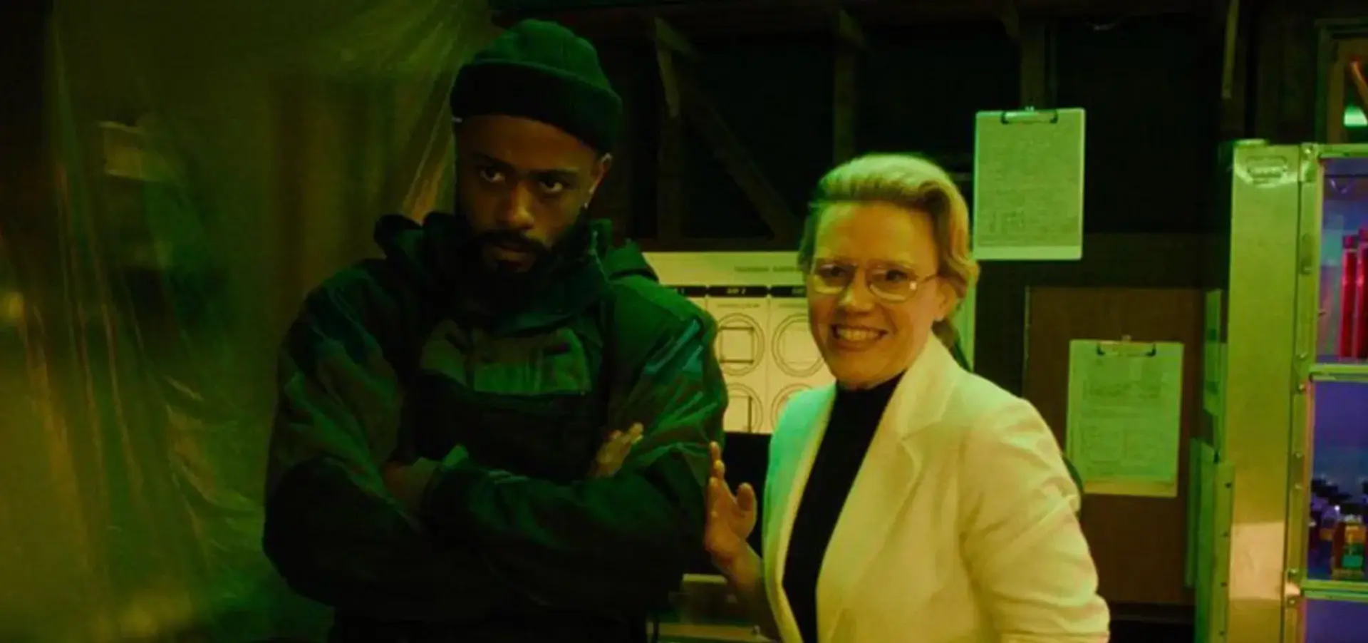 LaKeith Stanfield and Kate McKinnon in The Wrong Girls