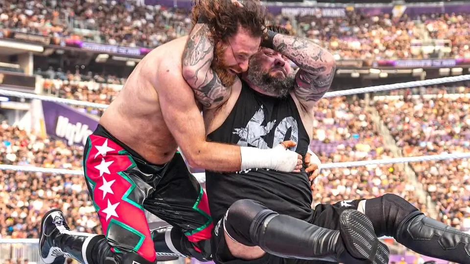 Kevin Owens stunners Sami Zayn.