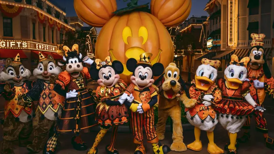 Disneyland Resort Celebrates Halloween Time w/ Coco’s Plaza de la Familia