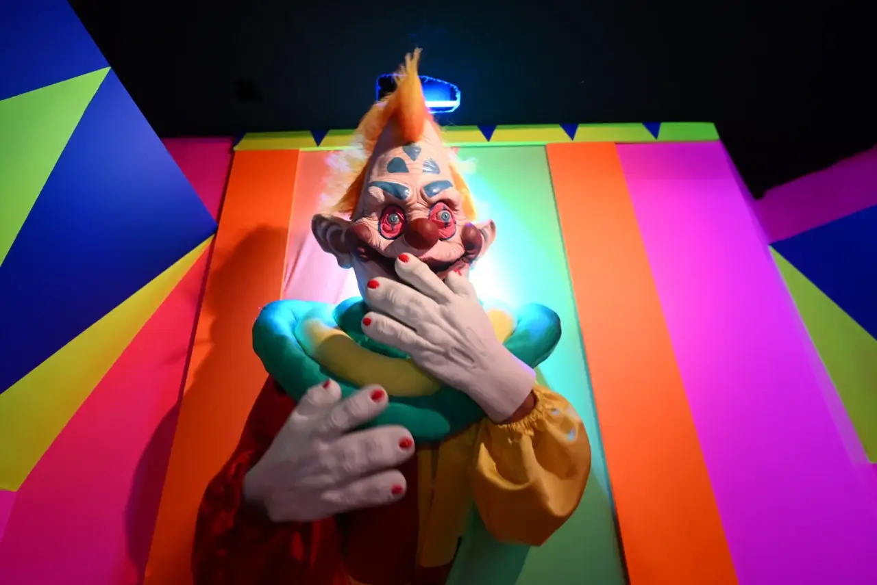A Killer Klown at HHN 2026.