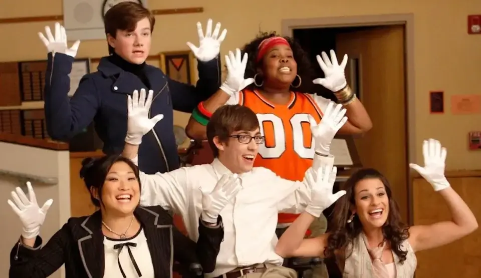 glee cast posting